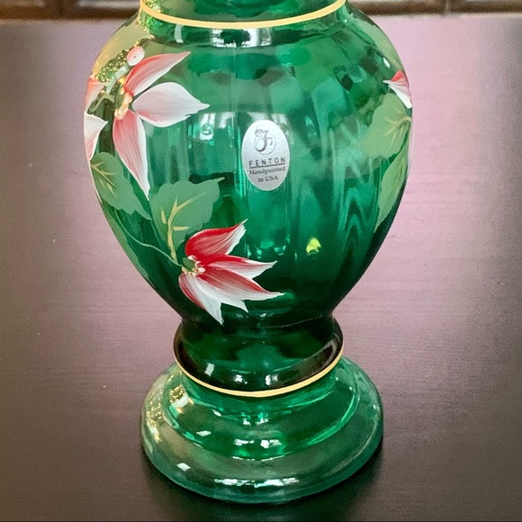 RARE - Fenton Artist Showcase Series Emarld Green Ruffle Glass Vase with Lilies - Picture 8 of 10